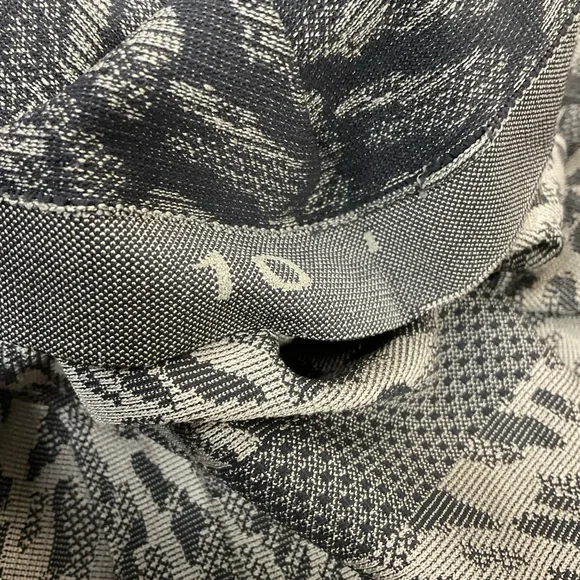 Lululemon Swiftly Tech Short Sleeve 2.0, Primal Clash Black/ Gull Grey Sz 10 - Picture 4 of 4